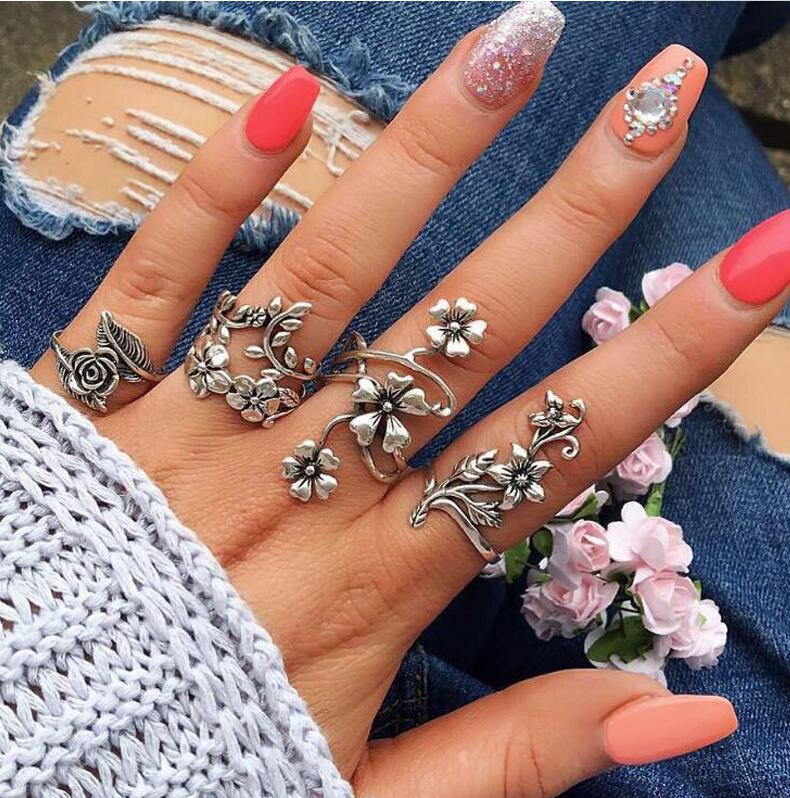 Vintage Styled Floral Rings Set